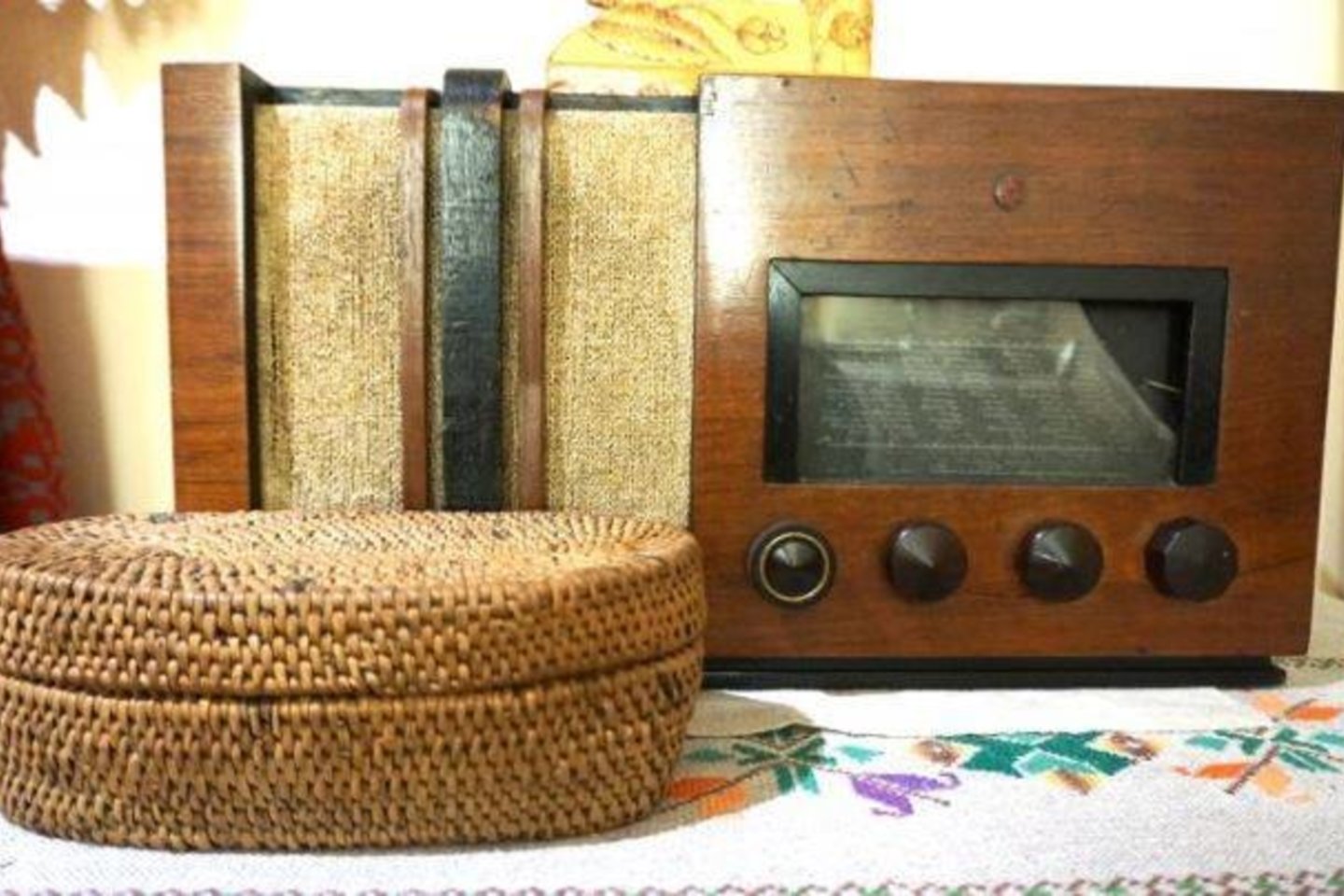 Šimtametis radijas – daugeliui įdomus eksponatas.<br>D.Baronienės nuotr. 