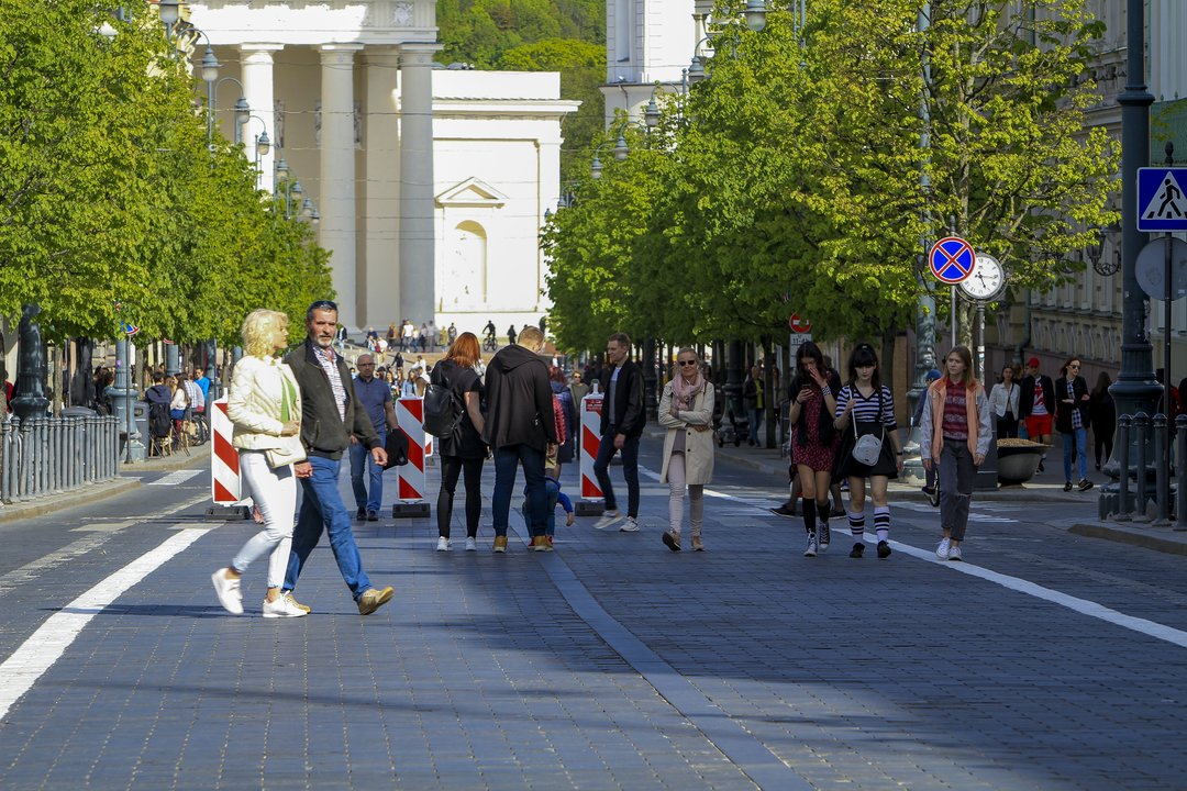 Plūstelėjusi vasariška šiluma gali atnešti žaibus ir perkūniją