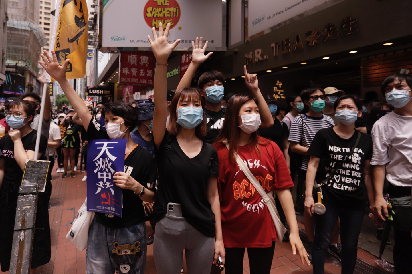 Sekmadienį protestuotojai vėl sugrįžo į Honkongo gatves. Šį kartą miesto gyventojų pyktį išprovokavo Pekino planai priimti naująjį saugumo įstatymą.<br>„ZUMA Press“/„Scanpix“ nuotr.