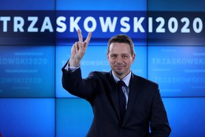 Apklausa: kyla didžiausios opozicinės Lenkijos partijos kandidato į prezidentus reitingas