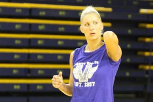 Karjerą baigusi tinklininkė V. Petrauskaitė siekia naujos gyvenimo pergalės – prieš vėžį