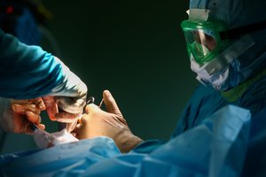 Koronavirusas pasaulyje: Rusija pranešė apie 101 mediko mirtį, JAV prarado daugiau nei 100 tūkst. gyvybių