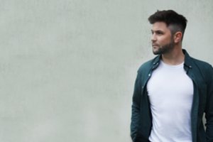 Grupės „Pikaso“ narys Valdas Kabutavičius pristato būsimą įsimylėjėlių himną