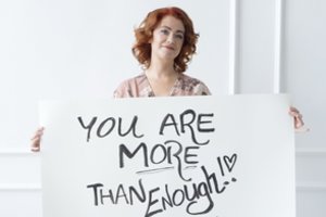 Pamatykite: naujame Ericos Jennings vaizdo klipe – svarbi žinutė