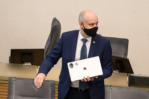 Apie galimybę visiems norintiems išsitirti dėl koronaviruso nepranešęs A. Veryga: „Nematėme reikalo“