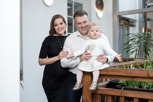 Vardą ką tik gimusiam sūnui jau išrinkę Gretė ir Aleksandras Brokai: „Bendraujame telefonu“