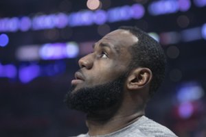 Žiaurus JAV policijos elgesys sukrėtė L. Jamesą: prie asfalto prispaustas juodaodis galiausiai mirė