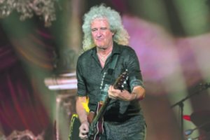 Grupės  „Queen“ gitaristas Brianas May buvo ant mirties slenksčio: taip galėjo nutikti dėl gitaros
