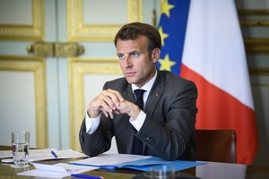 Rusija pakvies E. Macroną į atidėtą Pergalės dienos karinį paradą