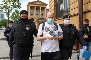 Maskvos centre sulaikyti dar trys piketavę žurnalistai