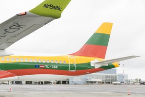 „airBaltic“ atnaujina skrydžius į Amsterdamą ir Berlyną – prieš kelionę ragina atlikti namų darbus