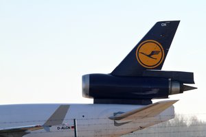 „Lufthansa“ vadovybė neatmeta koncerno bankroto galimybės