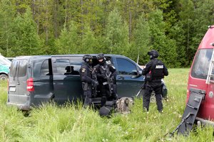 Atomazga po kruvinos tragedijos Mažeikių r.: gaisravietėje rastas policininką nušovusio vyro kūnas