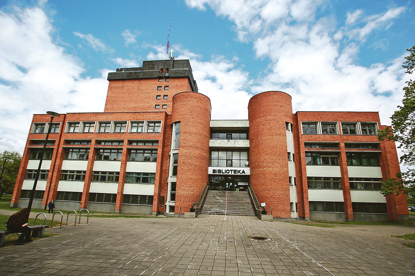 Kauno apskrities viešoji biblioteka buvo pastatyta 1987 metais.<br>G.Bitvinsko nuotr.