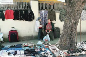 Nors šie prekeiviai spjauna į tvarką – jokie pareigūnai jų nepažaboja