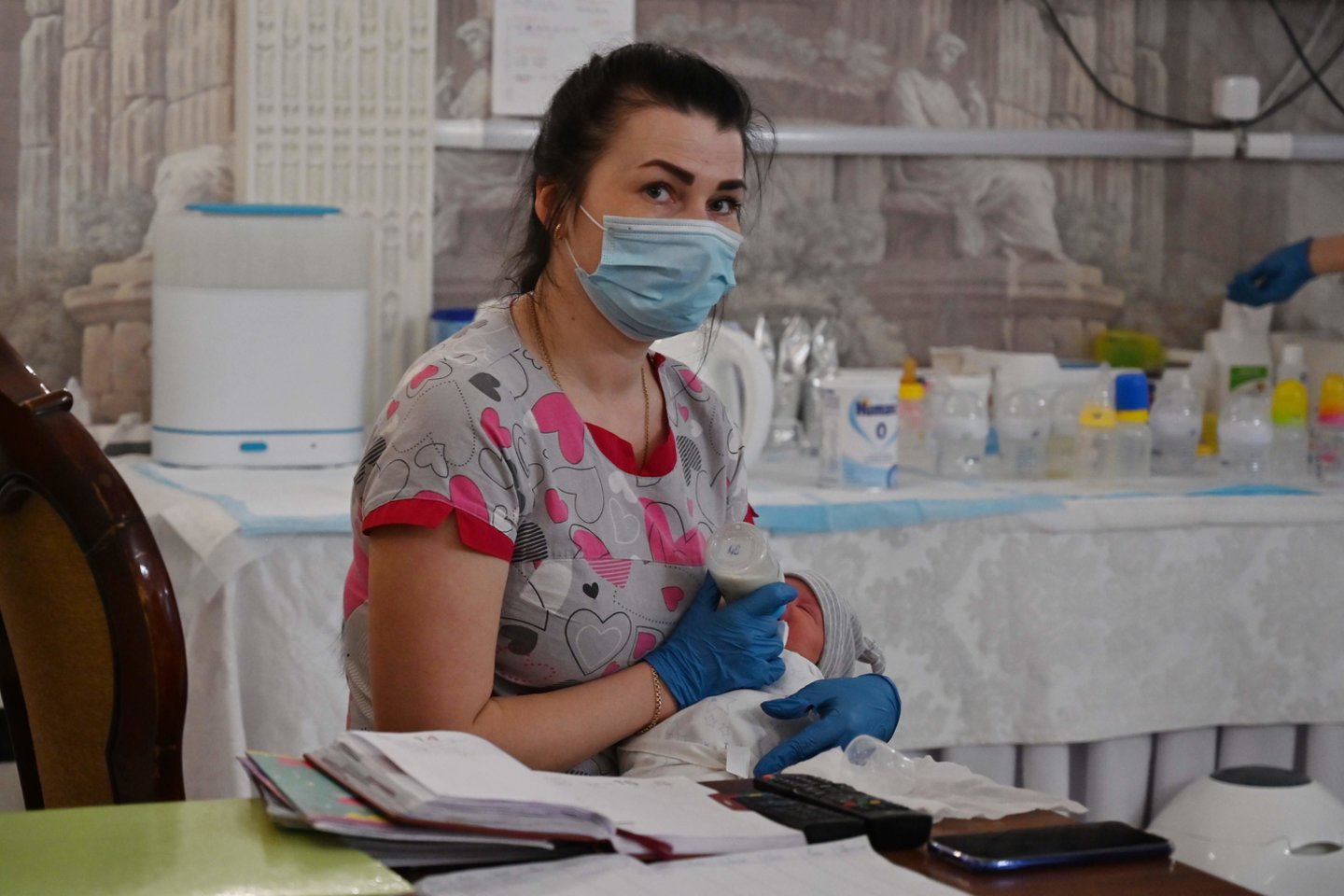 ​Kelionių draudimai užkirto kelią užsieniečiams atvykti į Ukrainą ir pasiimti kūdikius, kuriuos jiems pagimdė surogatinės motinos. Baiminamasi, kad karantino pratęsimai<br>AFP/Scanpix nuotr.