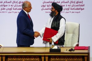 Afganistano taikos derybų vadovas sako esąs pasirengęs dialogui su talibais