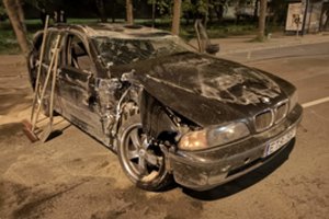 Policija ieško naktį avariją Vilniuje padariusio ir pabėgusio BMW vairuotojo 