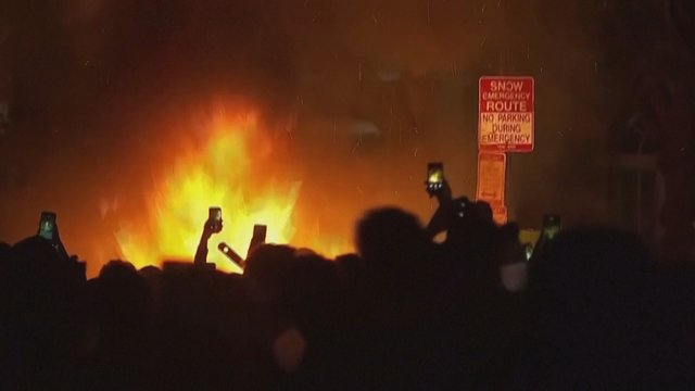 Ugningi protestai privertė D. Trumpą slėptis: pyktis kilo po palyginimų su teroristais