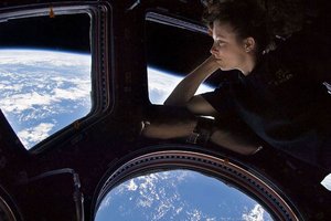 Neįprastos tualeto procedūros ir kartą jau naudotas vanduo – kaip atrodo įprasta astronauto diena TKS?