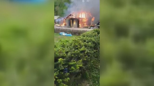 Pirmadienio pavakarę Šilutės ugniagesiai skubėjo gesinti degančio namo