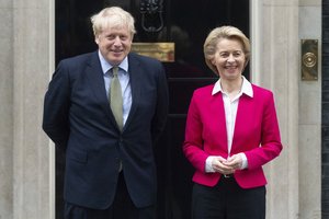 B. Johnsonas birželį planuoja „Brexit“ pokalbius su U. von der Leyen
