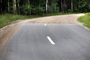 Žvyrkelių asfaltavimo darbams šiemet planuojama išleisti per 140 mln. eurų