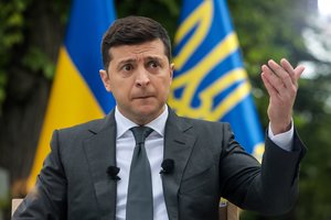 V. Zelenskio valdymo metai: prezidentu vis dar pasitiki daugiau kaip 60 proc. rinkėjų