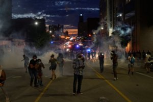 Protestų apimtame Sent Luise pašauti keturi policininkai