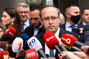 Kosovo parlamentas po kelis mėnesius trukusios krizės patvirtino naują vyriausybę