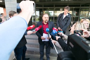 Į laisvę paleistas V. Sutkus prabilo apie jo namuose rastus grynuosius ir kaltinimus kyšio ėmimu