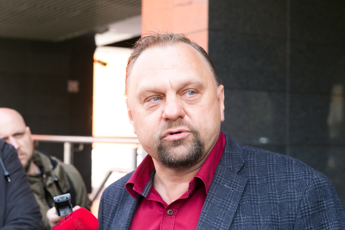 Vilniaus miesto apylinkės teismas trečiadienį neleido suimti Lietuvos verslo konfederacijos prezidento Valdo Sutkaus.<br>T.Bauro nuotr.