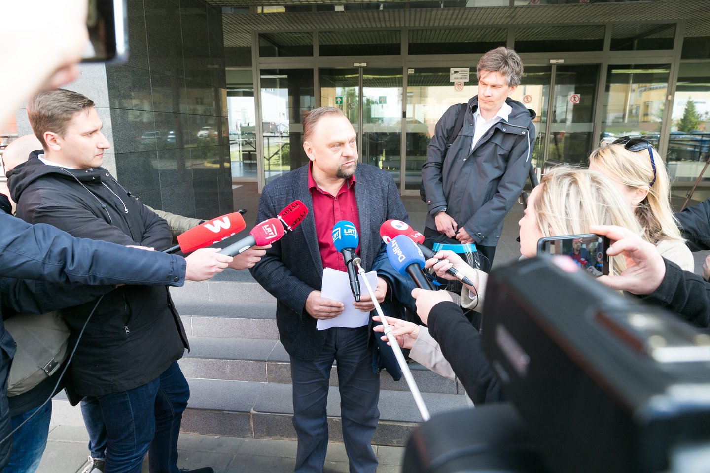  V.Sutkus trečiadienį buvo atvežtas į Vilniaus apylinkės teismą.<br> T.Bauro nuotr.