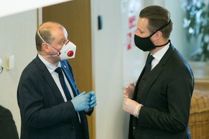 Seimo salėje S. Skvernelis sulaukė aštrių konservatorių klausimų apie V. Sutkų ir R. Masiulį