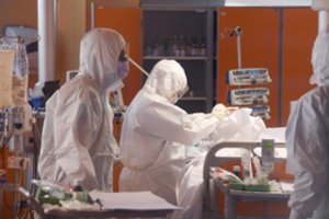 Patvirtintas testas, leisiantis nustatyti, kuriems COVID-19 pacientams gresia pavojingos komplikacijos