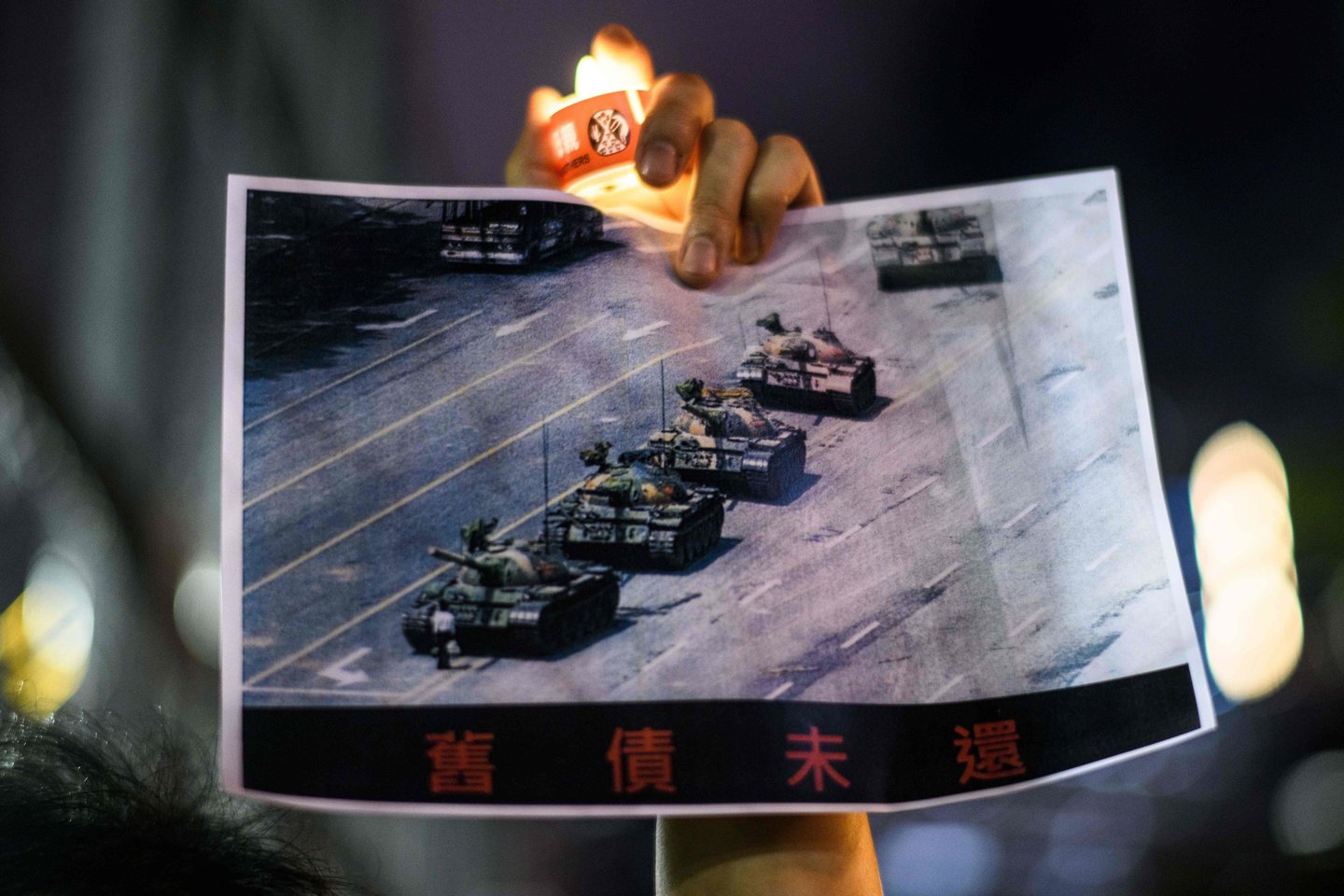  Baltieji rūmai ketvirtadienį pareiškė, kad 1989 metas Tiananmenio aikštėje Kinijos surengtos taikių protestuotojų „žudynės“ nepamirštos, ir paragino Pekiną pirmą kartą pateikti tikslius duomenis apie tų kruvinų įvykių aukas.<br> AFP/Scanpix nuotr.