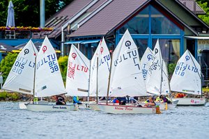 Atsitraukiant pandemijai, buriuotojai kelia bures