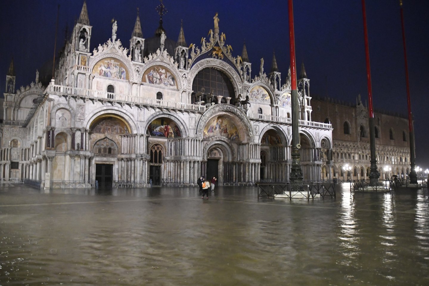  Veneciją užklupo netikėtas potvynis birželio mėnesį.<br> Scanpix/Reuters/AFP nuotr.