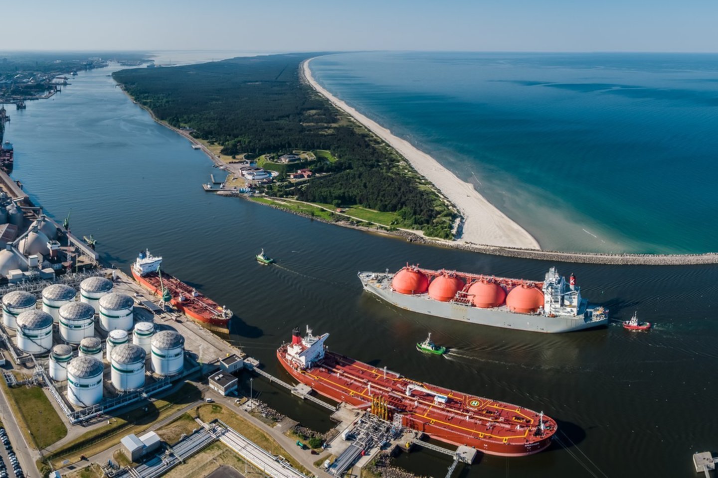 Klaipėdos jūrų uostą atranda ir JAV naftovežiai, ir dujovežiai. <br>KVJU nuotr.