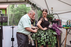 Floristo Modesto Vasiliausko kurta suknelė pakvipo 50 tūkstančių alyvų žiedų