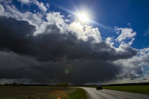 Ugniagesiai įspėjo apie artėjantį škvalą: prašo pasirūpinti saugumu, įspėti kitus