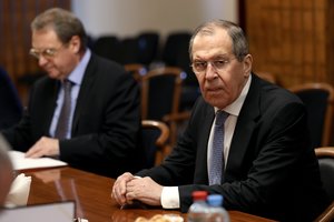 Rusija atmeta JAV siekį paskelbti nuolatinį ginklų embargą Iranui