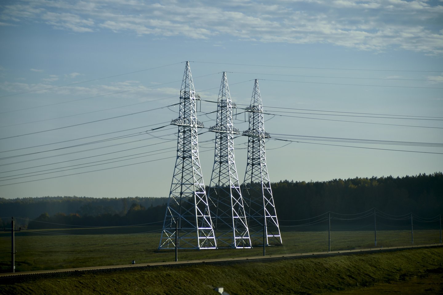 Antradienį ryte netikėtai išsijungus dviem Rygos kogeneracinėms jėgainėms bei neveikiant elektros jungčiai su Švedija „NordBalt“, didžiąją dalį elektros poreikio Lietuvoje užtikrina „Ignitis gamyba“.<br>V.Ščiavinsko nuotr.