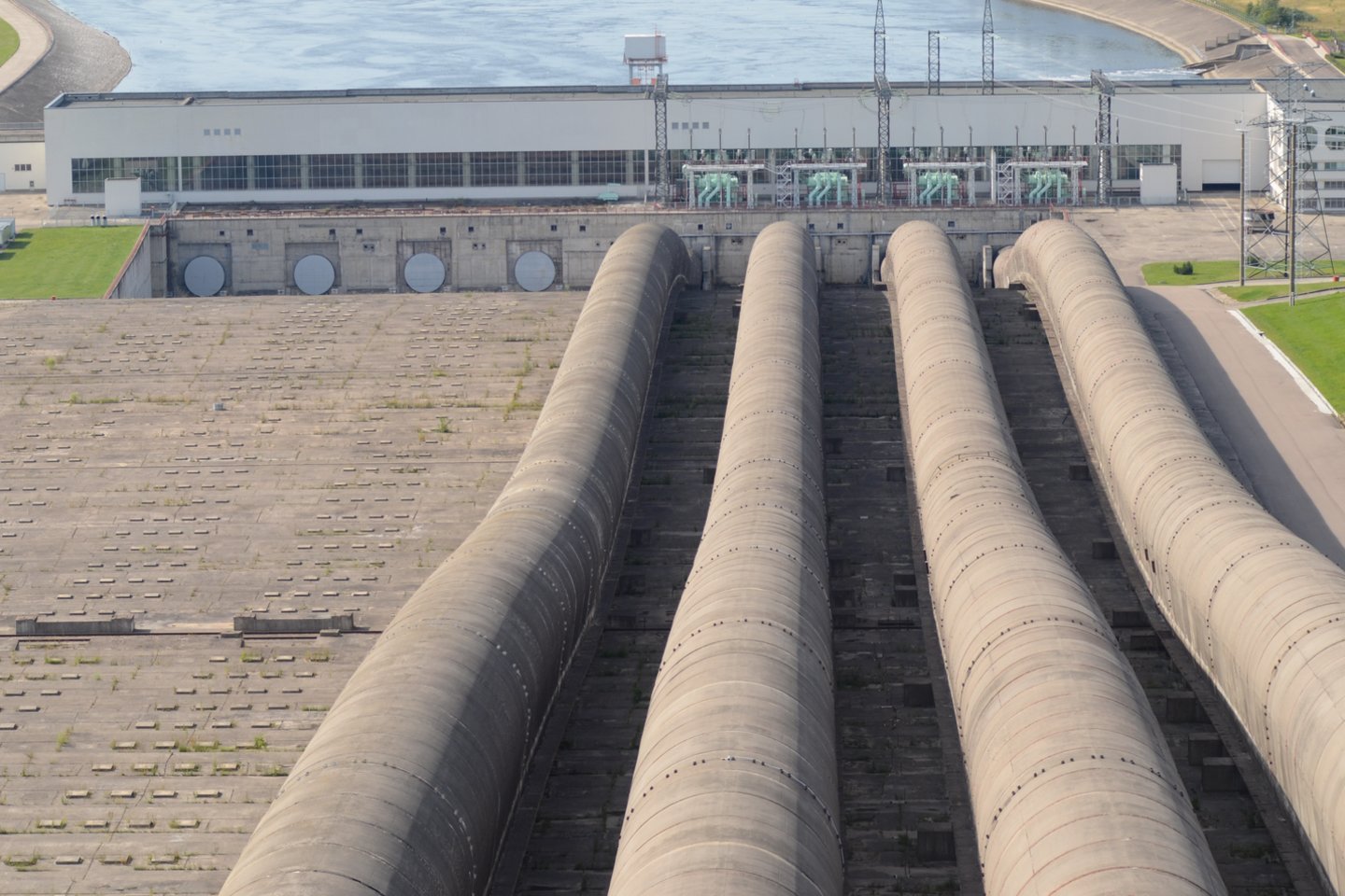 Antradienį ryte netikėtai išsijungus dviem Rygos kogeneracinėms jėgainėms bei neveikiant elektros jungčiai su Švedija „NordBalt“, didžiąją dalį elektros poreikio Lietuvoje užtikrina „Ignitis gamyba“.<br>D.Umbraso nuotr.