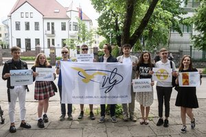 Prie Latvijos ambasados – piketas dėl Astravo: įteikė kvietimą solidarizuotis
