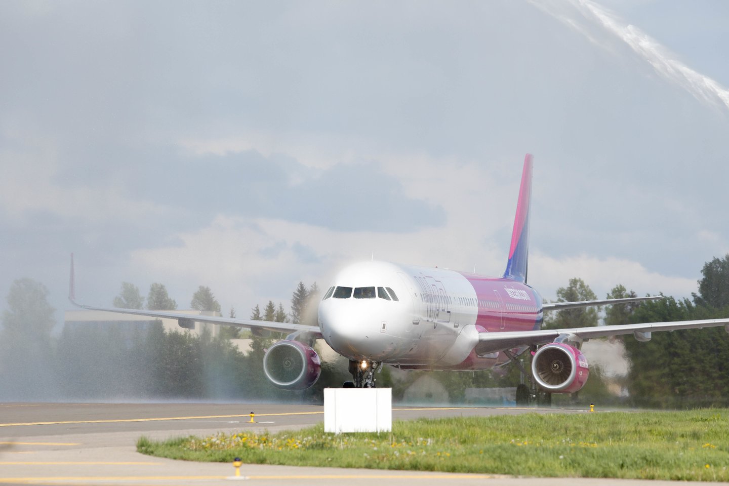 Vengrijos oro bendrovė „Wizz Air“ trečiadienį atnaujina reguliarius skrydžius iš Kauno į Suomiją, Turku miestą.<br>T.Bauro nuotr.