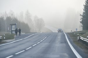 Kelininkai perspėja apie eismą sunkinantį rūką, matomumas siekia iki 200 metrų