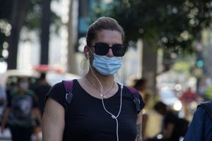 Brazilija vėl ėmė skelbti bendrą COVID-19 aukų skaičių ir pažėrė kritikos PSO