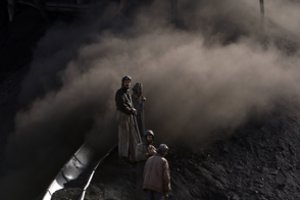 Afganistane per sprogimą anglių kasykloje žuvo septyni žmonės