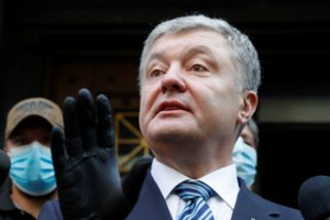 Ukrainos prokurorai svarsto galimybę suimti eksprezidentą P. Porošenką